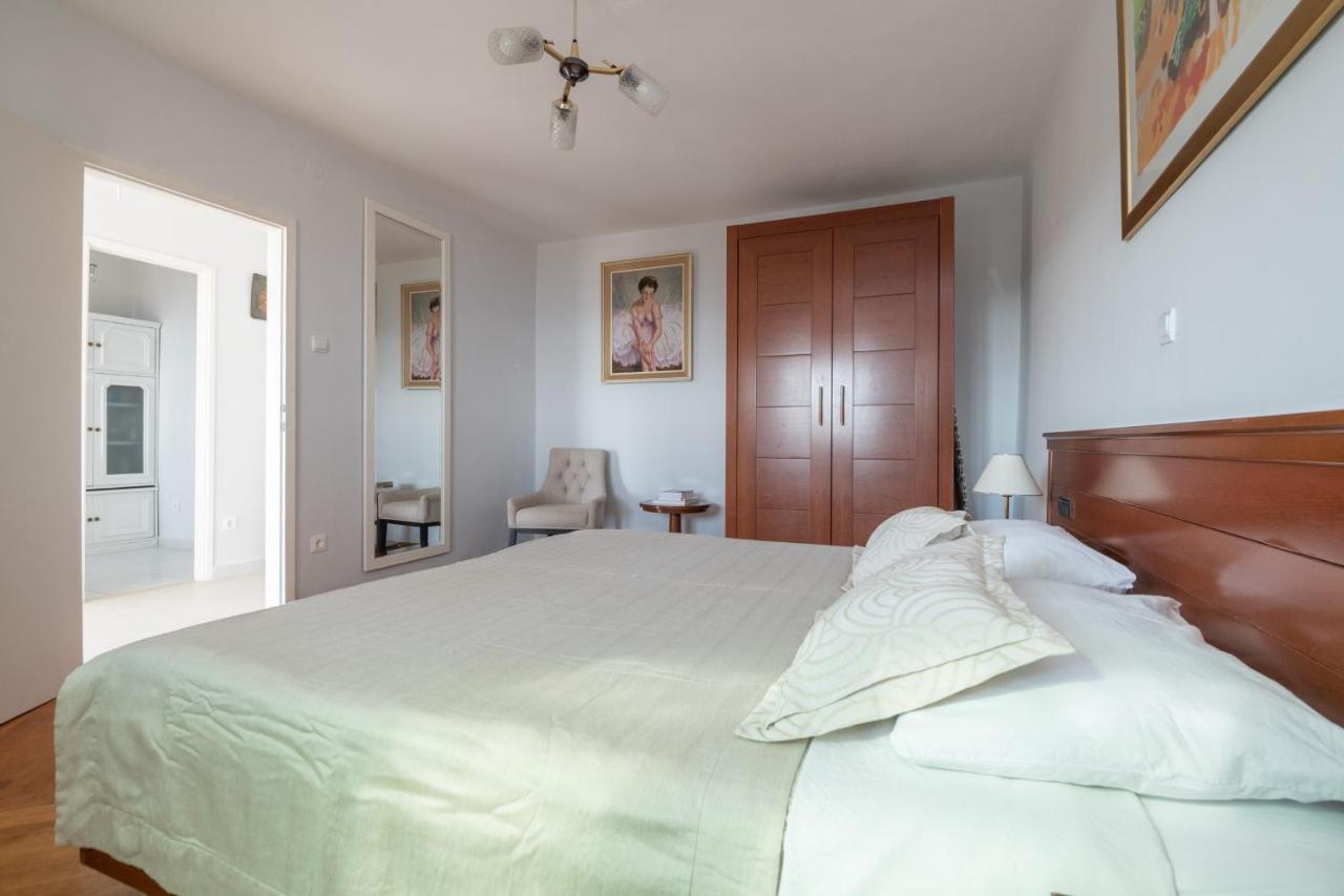 A Kind Of Magic Apartment *